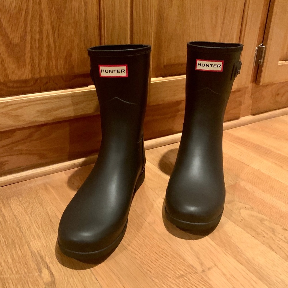 Hunter black short Rain boots size 9 Like New